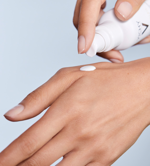 нажмите на дозатор