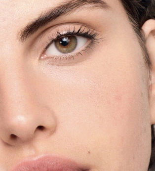 избегайте области вокруг глаз