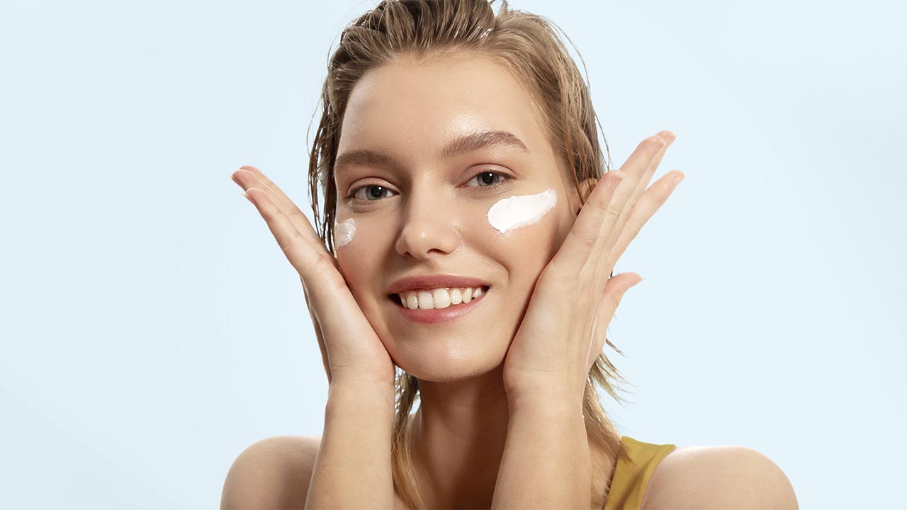 Чистое лицо в домашних условиях: как избавиться от черных точек?