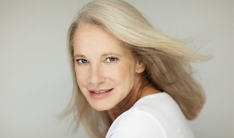 Приливы при менопаузе: причины, симптомы и способы их устранения