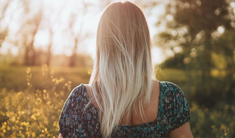 Как ухаживать за сухими поврежденными волосами?