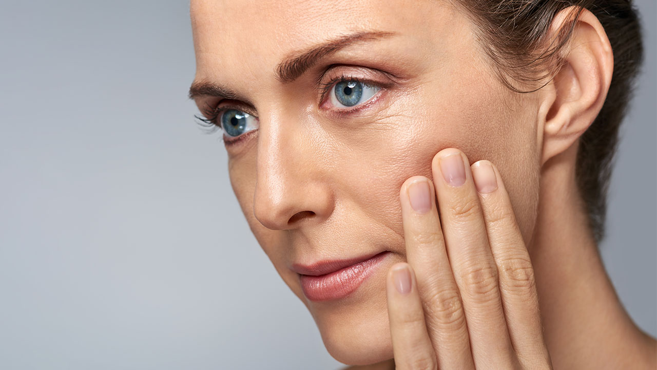 Как убрать обвисшие щеки: разбор причин и рабочих способов коррекции