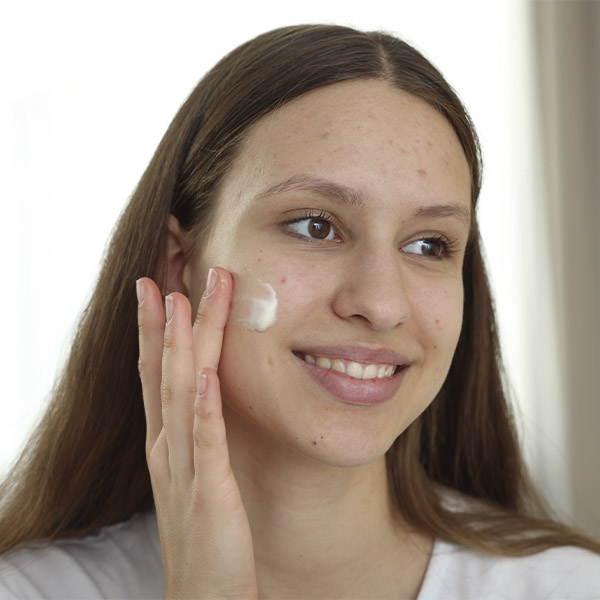 симптомы гормонального акне