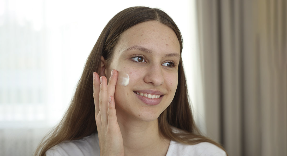 симптомы гормонального акне